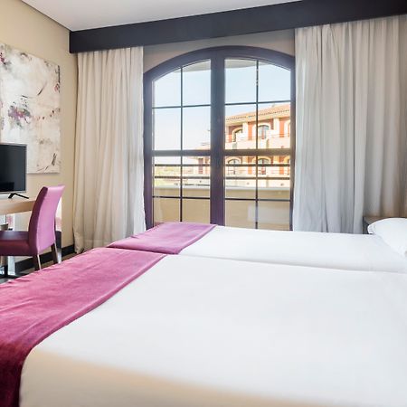 Hotel Ilunion Golf Badajoz Exterior foto