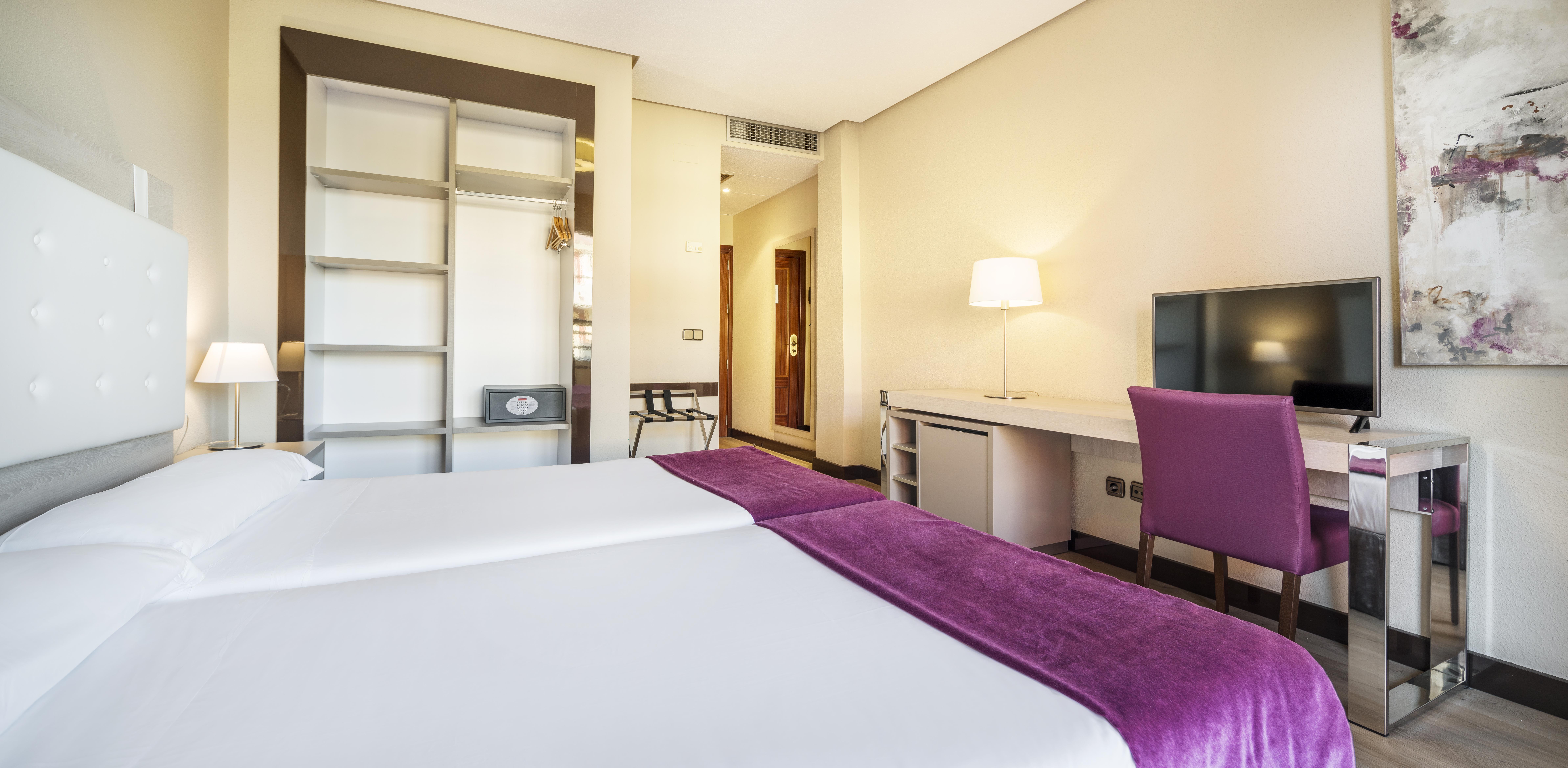Hotel Ilunion Golf Badajoz Exterior foto